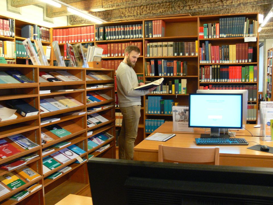 Abfragestationen Bibliothek