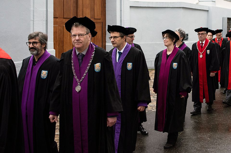 The professors of the Theological Faculty on their way to the Dies Academicus 2019 (Image: University of Basel, Christian Flierl)