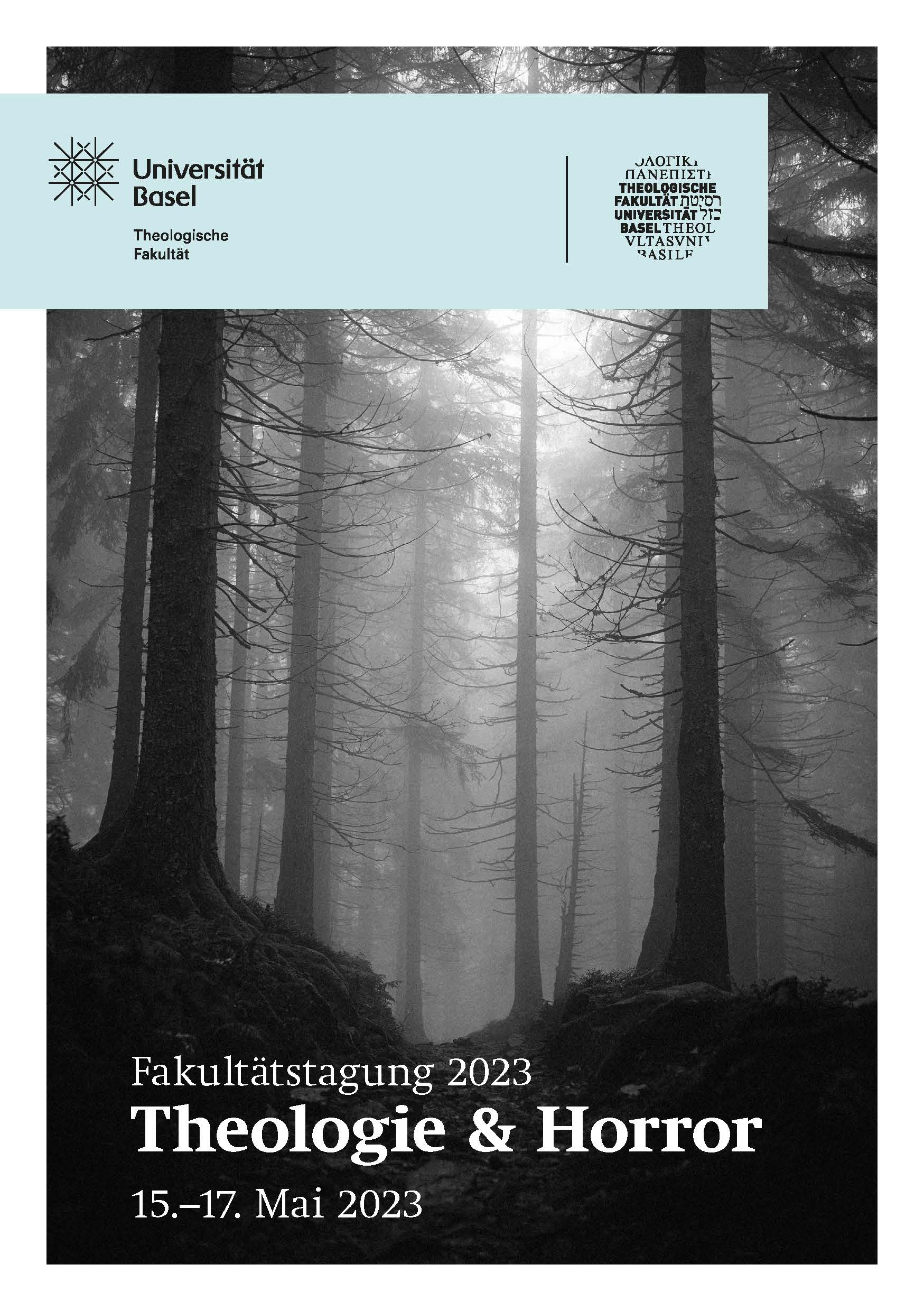Titelfoto Fakultätstagung 2023: Schwarz-Weiss-Foto eines dunklen Waldes, in den von oben durch einige lichte Baumkronen etwas Licht dringt.